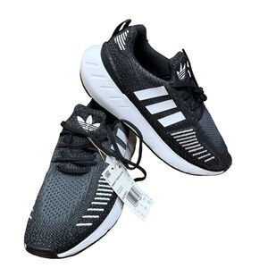 🌟 NEW Adidas Women’s Swift Run 22 Sneakers – Black | Size 7.5 🌟